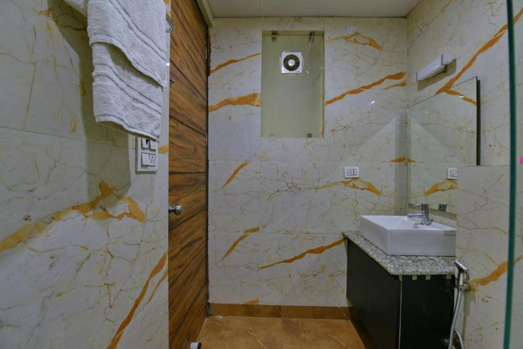 Hotel Konark A Family Stay Aerocity Ню Делхи Екстериор снимка