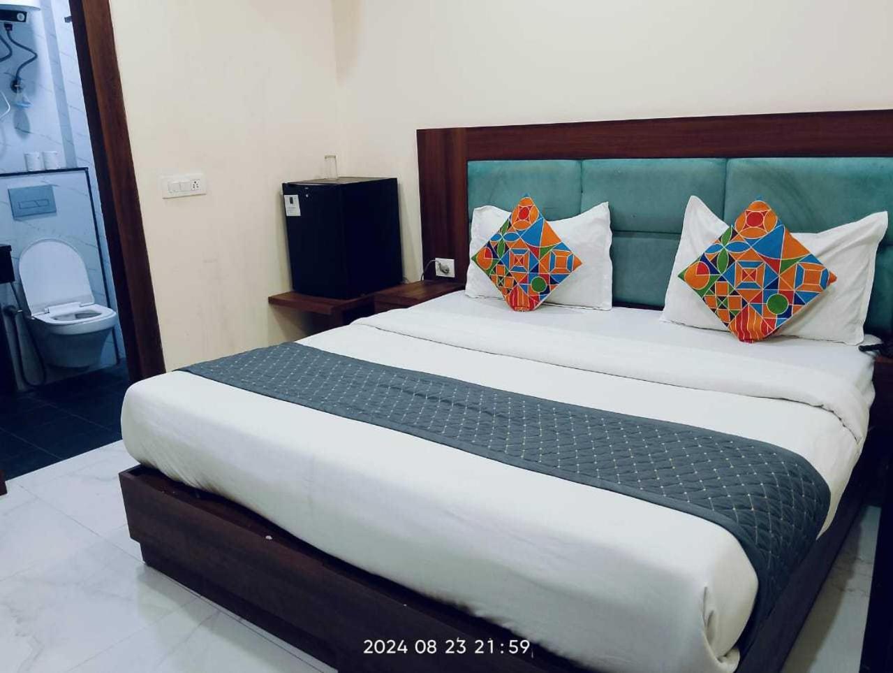 Hotel Konark A Family Stay Aerocity Ню Делхи Екстериор снимка