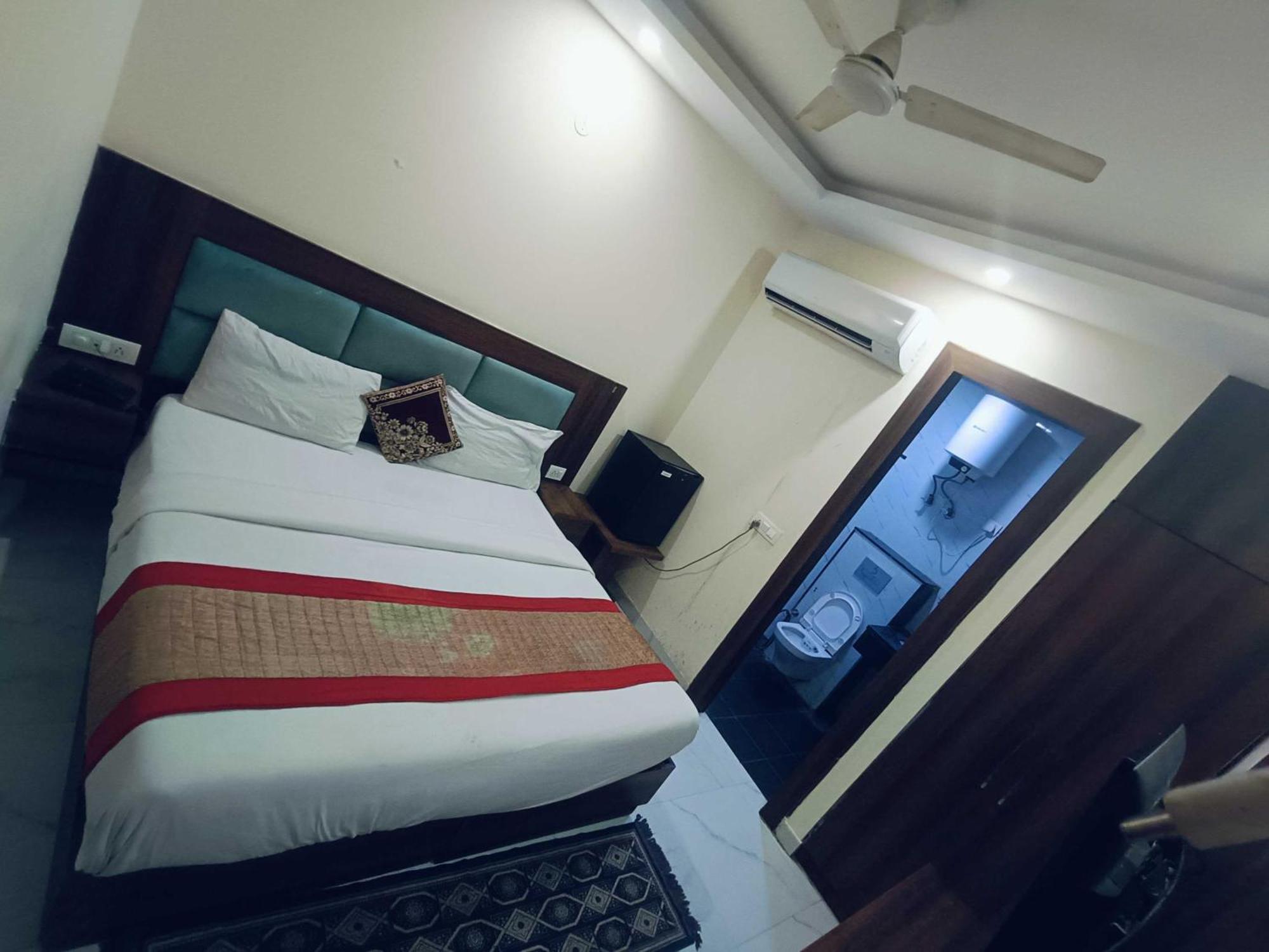 Hotel Konark A Family Stay Aerocity Ню Делхи Екстериор снимка