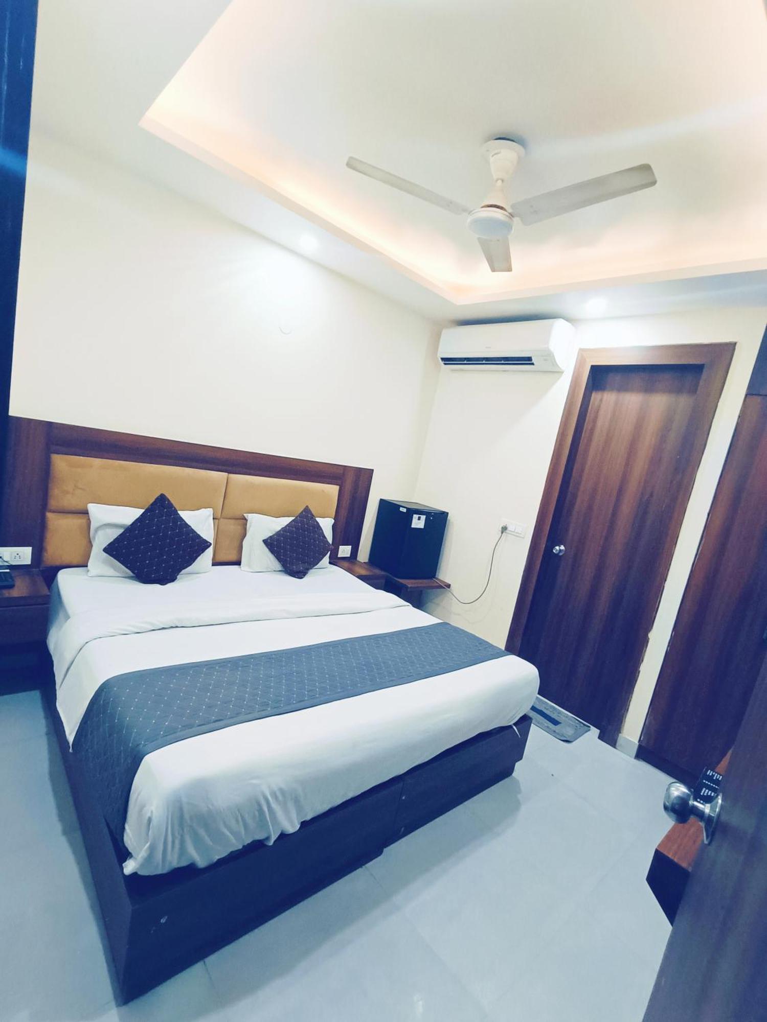 Hotel Konark A Family Stay Aerocity Ню Делхи Екстериор снимка