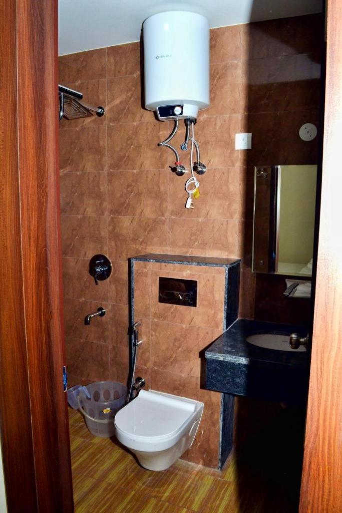 Hotel Konark A Family Stay Aerocity Ню Делхи Екстериор снимка